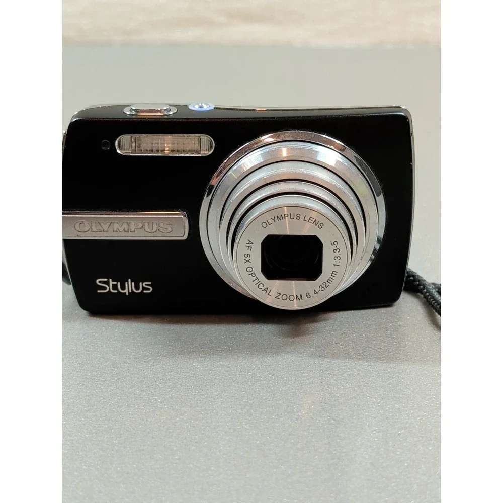 Olympus Stylus 840 8.0MP Digital Camera Black 5x Optical Zoom Kit with Case - Picture 2 of 14